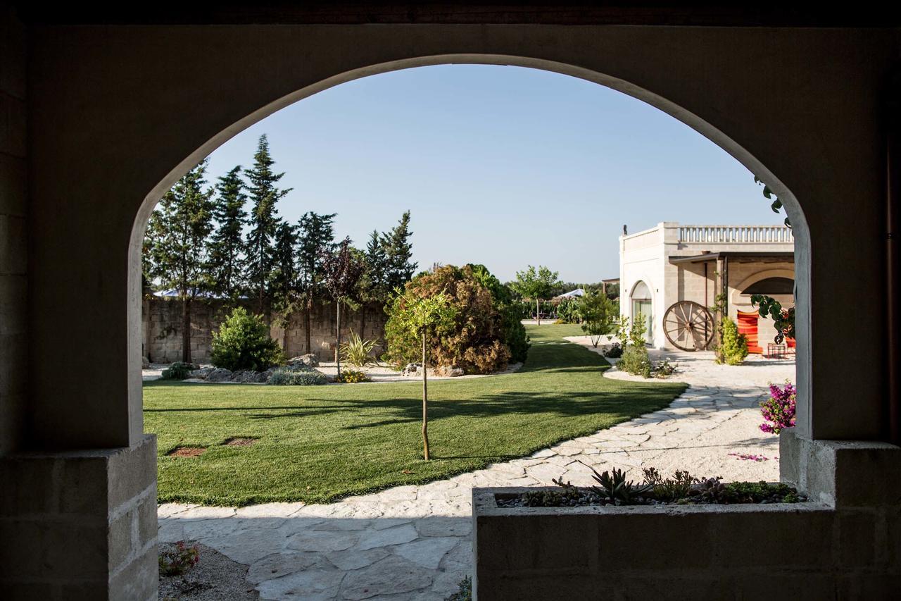 Le Scuderie - Castello Monaci Panzió Salice Salentino Kültér fotó